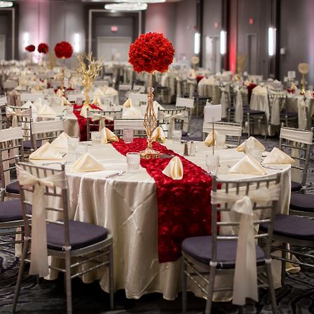 Holiday Inn Chicago Nw Crystal Lk Conv Ctr By Ihg Кристъл Лейк Екстериор снимка
