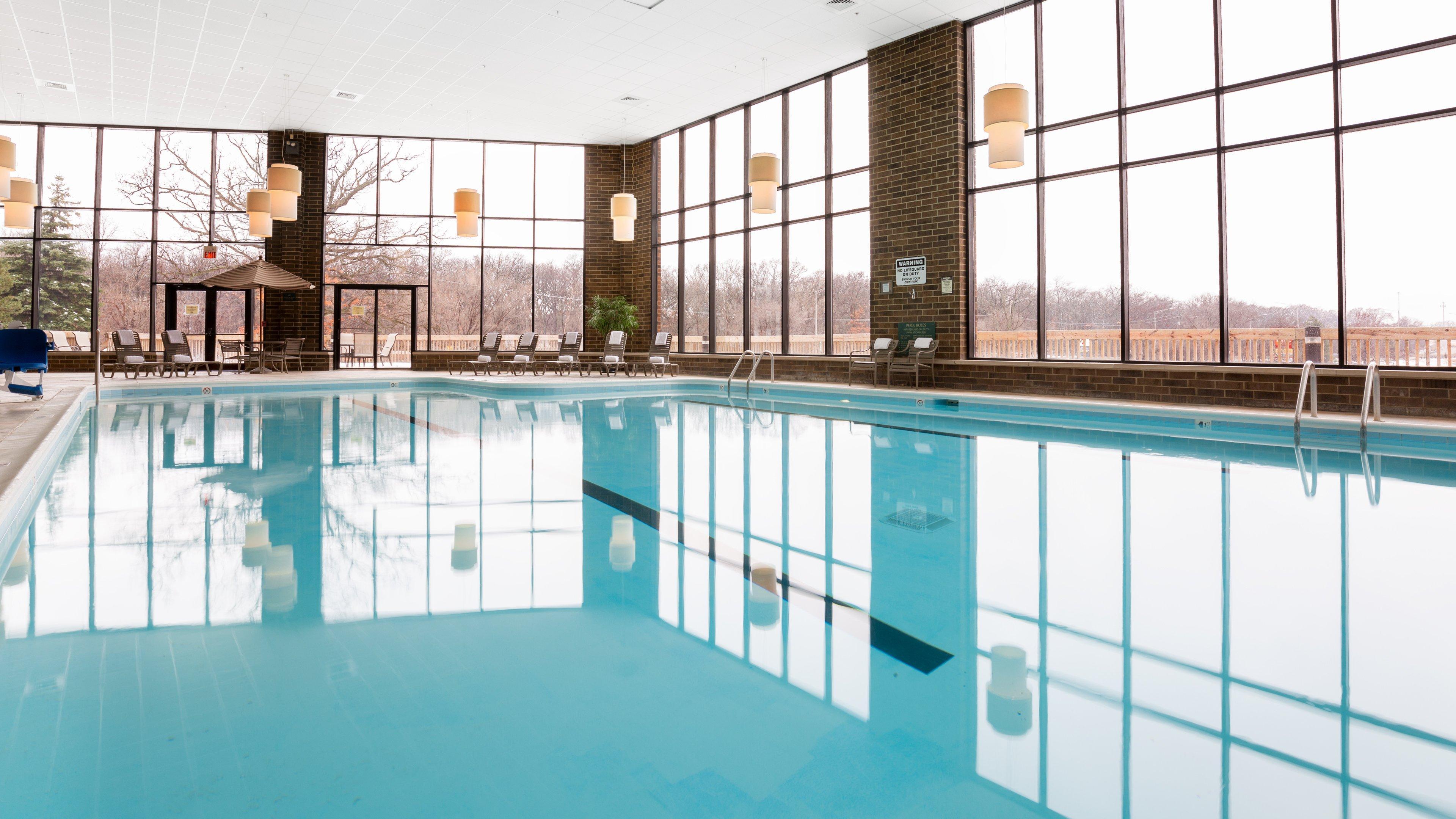 Holiday Inn Chicago Nw Crystal Lk Conv Ctr By Ihg Кристъл Лейк Екстериор снимка