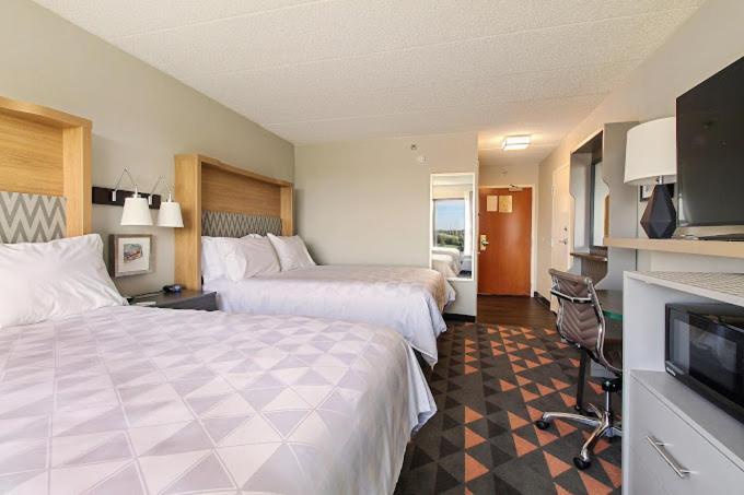 Holiday Inn Chicago Nw Crystal Lk Conv Ctr By Ihg Кристъл Лейк Екстериор снимка