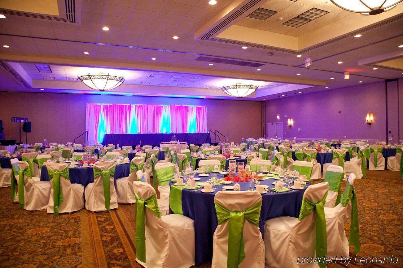 Holiday Inn Chicago Nw Crystal Lk Conv Ctr By Ihg Кристъл Лейк Екстериор снимка