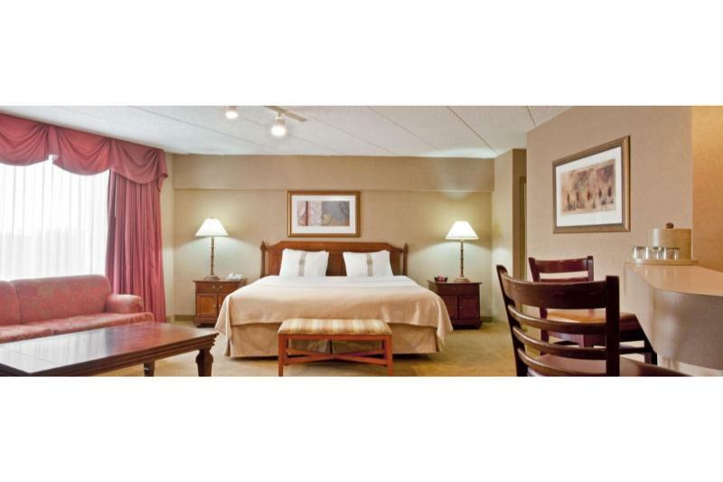 Holiday Inn Chicago Nw Crystal Lk Conv Ctr By Ihg Кристъл Лейк Екстериор снимка